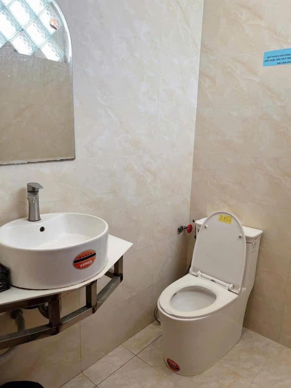 Khach San Tan Cuu Long Hotel Binh Chanh Buitenkant foto