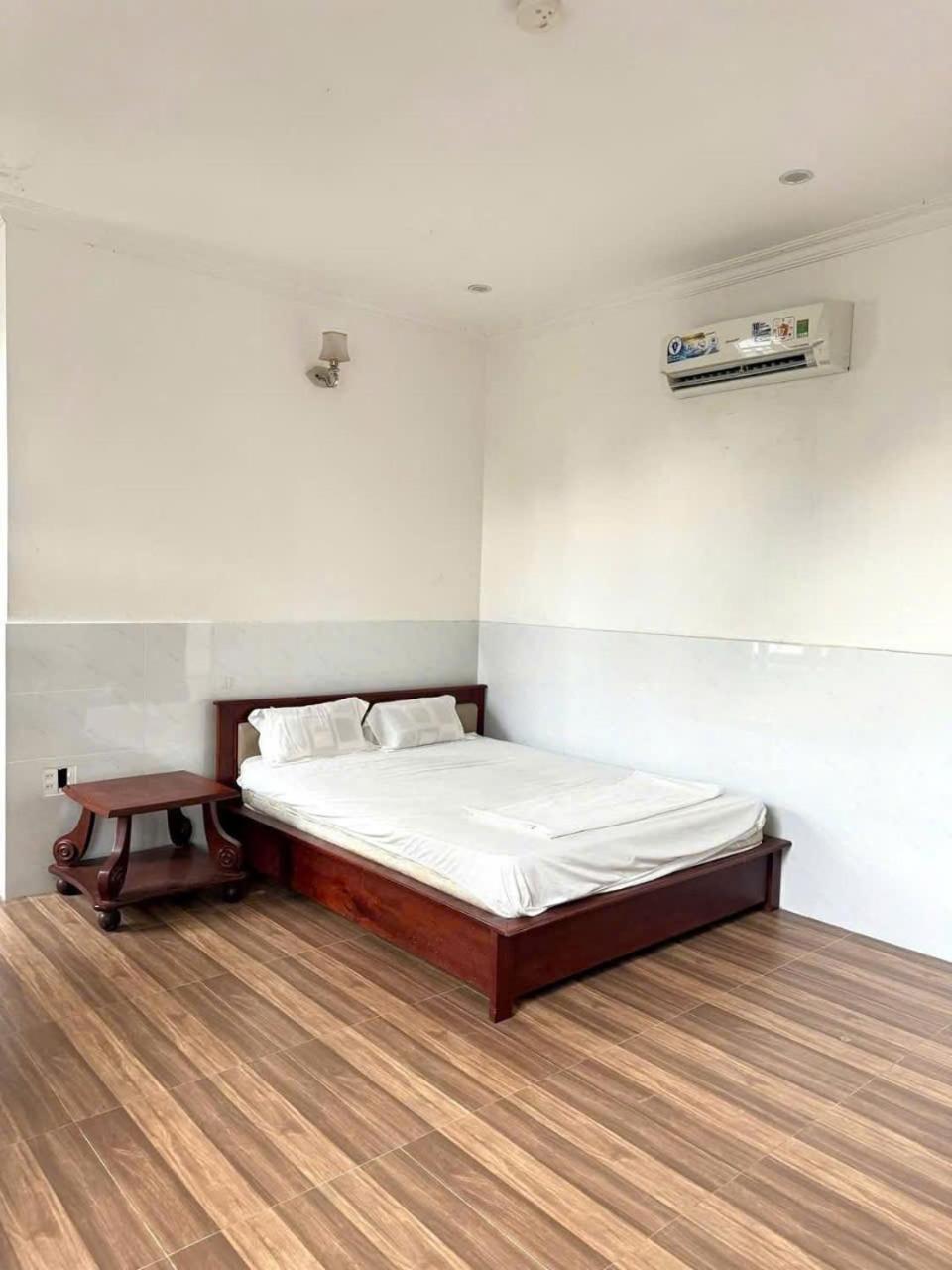 Khach San Tan Cuu Long Hotel Binh Chanh Buitenkant foto